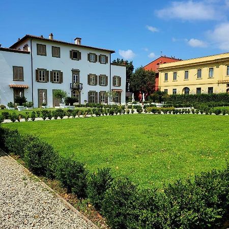 La Villa Apartments - Convenient For Sardinia And Corsica - 4 Beds - Private Parking Included With Camera Livorno Ngoại thất bức ảnh