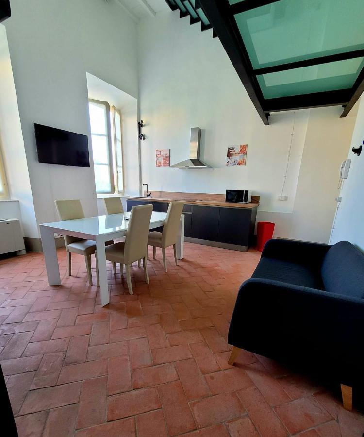 La Villa Apartments - Convenient For Sardinia And Corsica - 4 Beds - Private Parking Included With Camera Livorno Ngoại thất bức ảnh