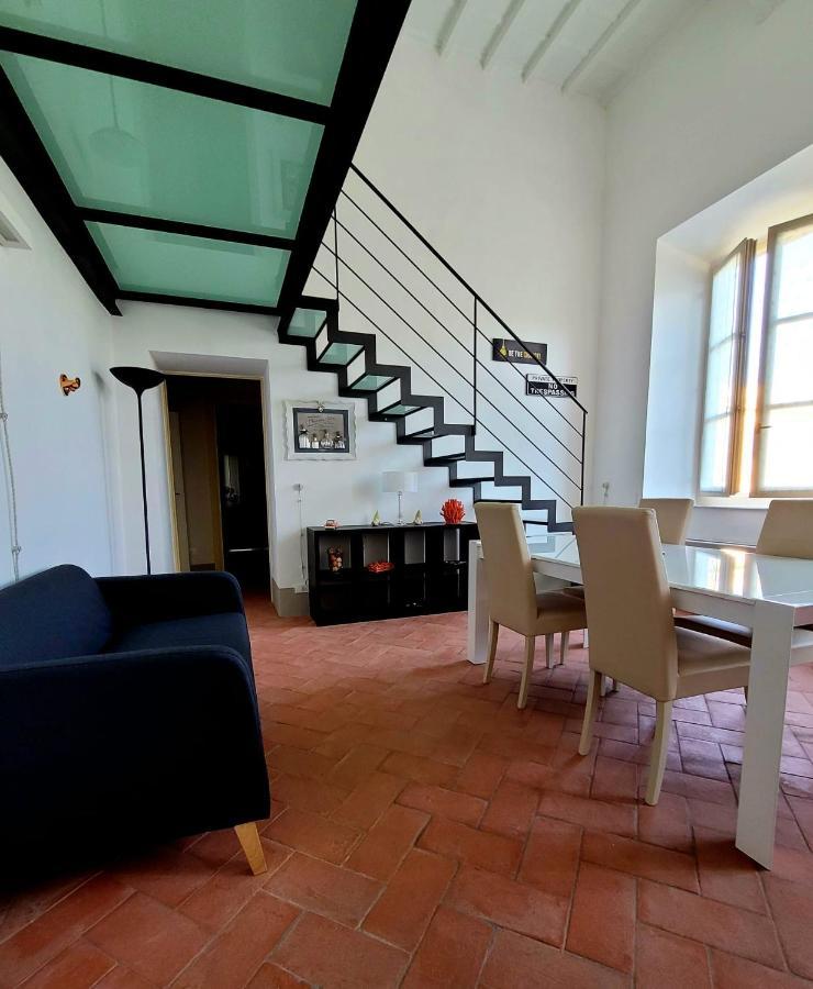 La Villa Apartments - Convenient For Sardinia And Corsica - 4 Beds - Private Parking Included With Camera Livorno Ngoại thất bức ảnh