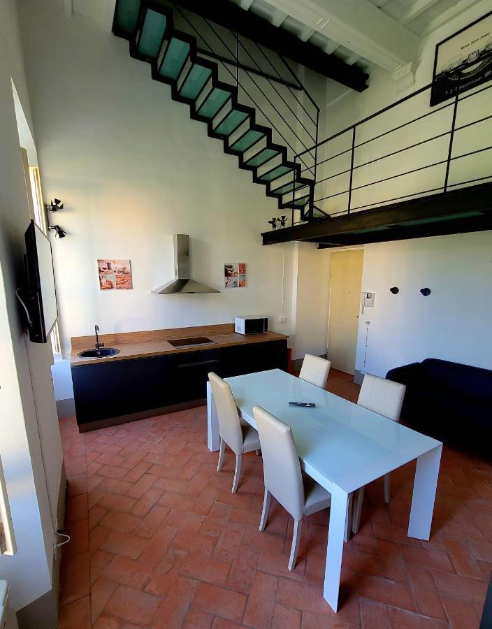La Villa Apartments - Convenient For Sardinia And Corsica - 4 Beds - Private Parking Included With Camera Livorno Ngoại thất bức ảnh