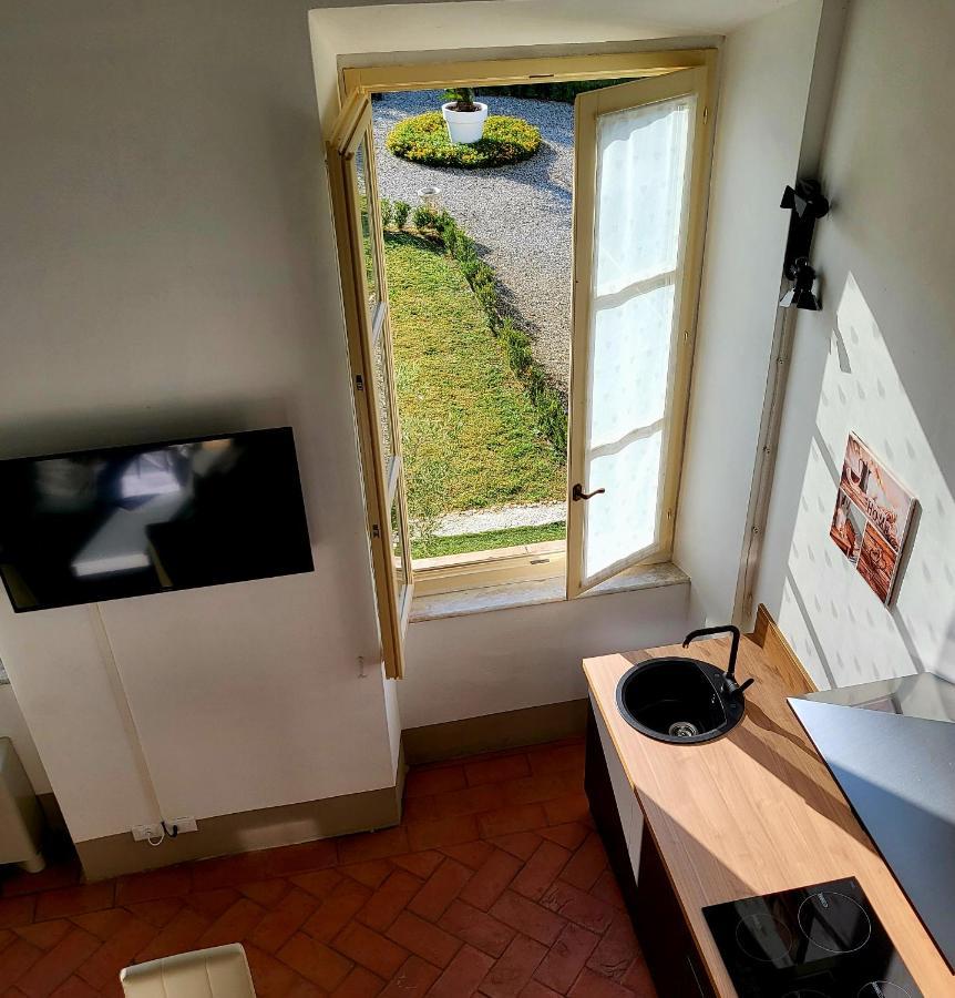 La Villa Apartments - Convenient For Sardinia And Corsica - 4 Beds - Private Parking Included With Camera Livorno Ngoại thất bức ảnh