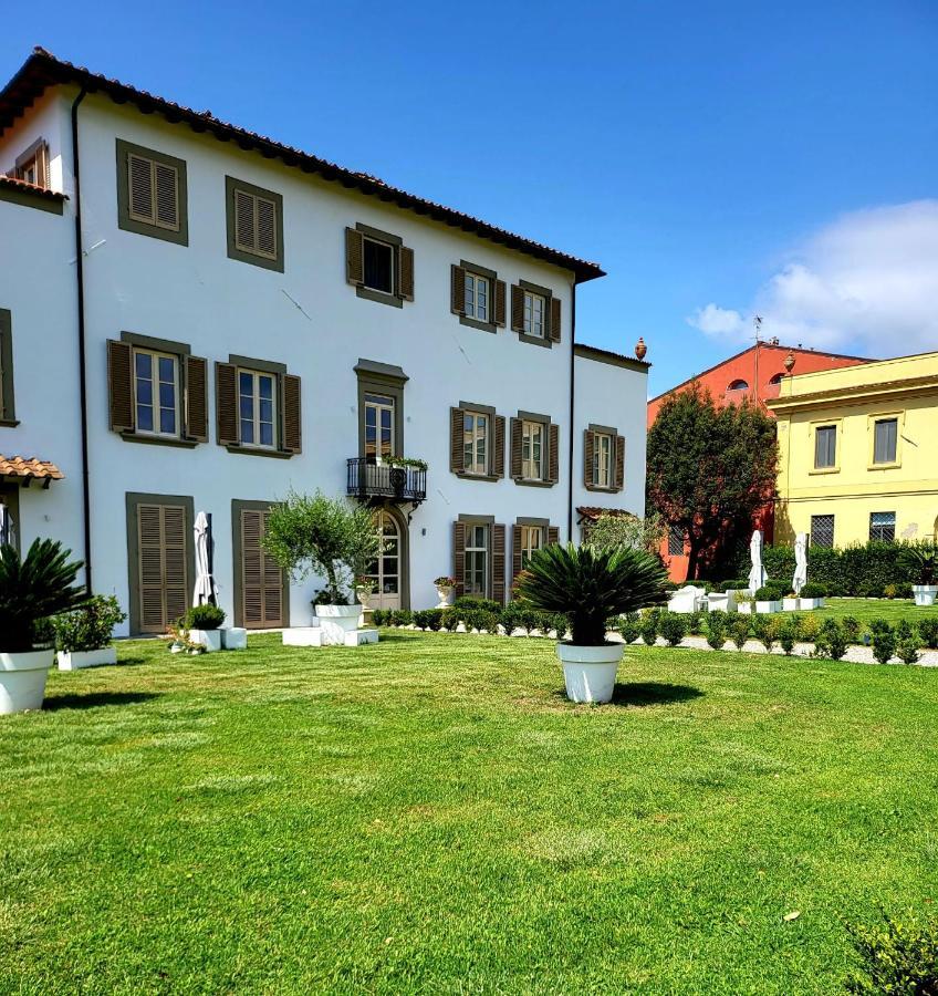 La Villa Apartments - Convenient For Sardinia And Corsica - 4 Beds - Private Parking Included With Camera Livorno Ngoại thất bức ảnh