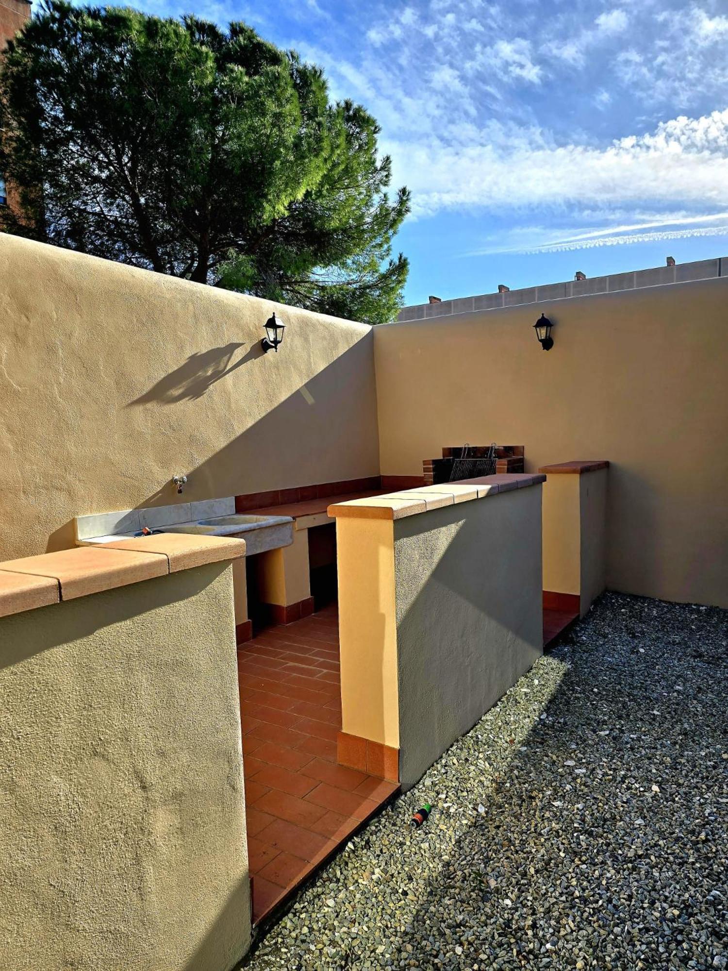 La Villa Apartments - Convenient For Sardinia And Corsica - 4 Beds - Private Parking Included With Camera Livorno Ngoại thất bức ảnh