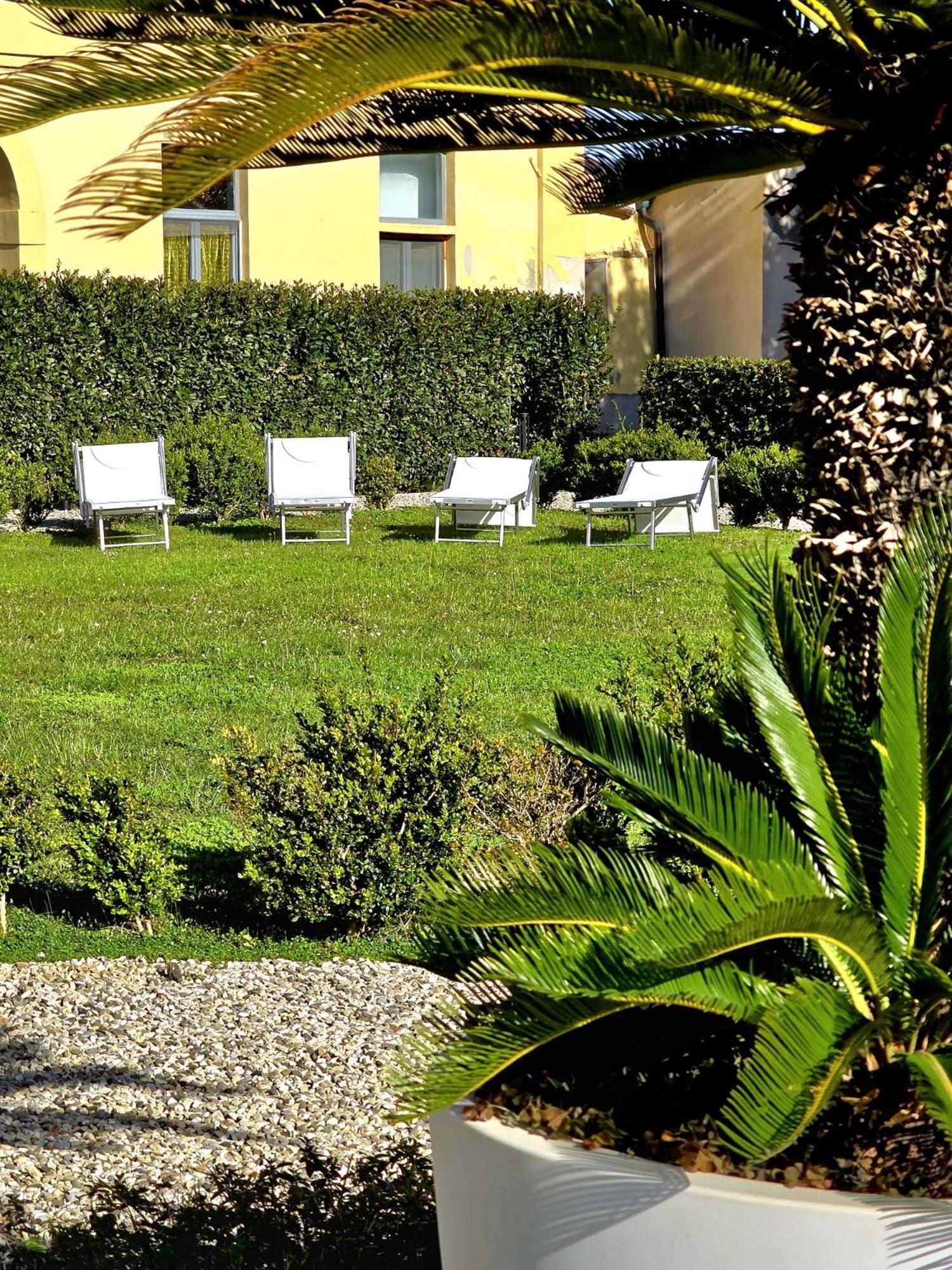 La Villa Apartments - Convenient For Sardinia And Corsica - 4 Beds - Private Parking Included With Camera Livorno Ngoại thất bức ảnh