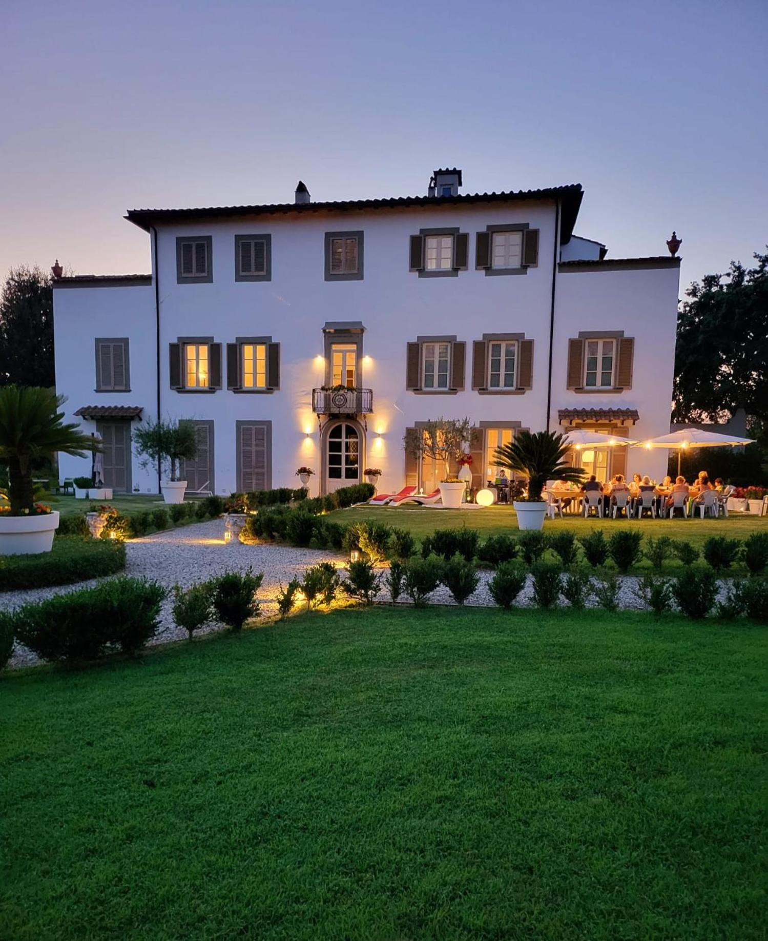 La Villa Apartments - Convenient For Sardinia And Corsica - 4 Beds - Private Parking Included With Camera Livorno Ngoại thất bức ảnh