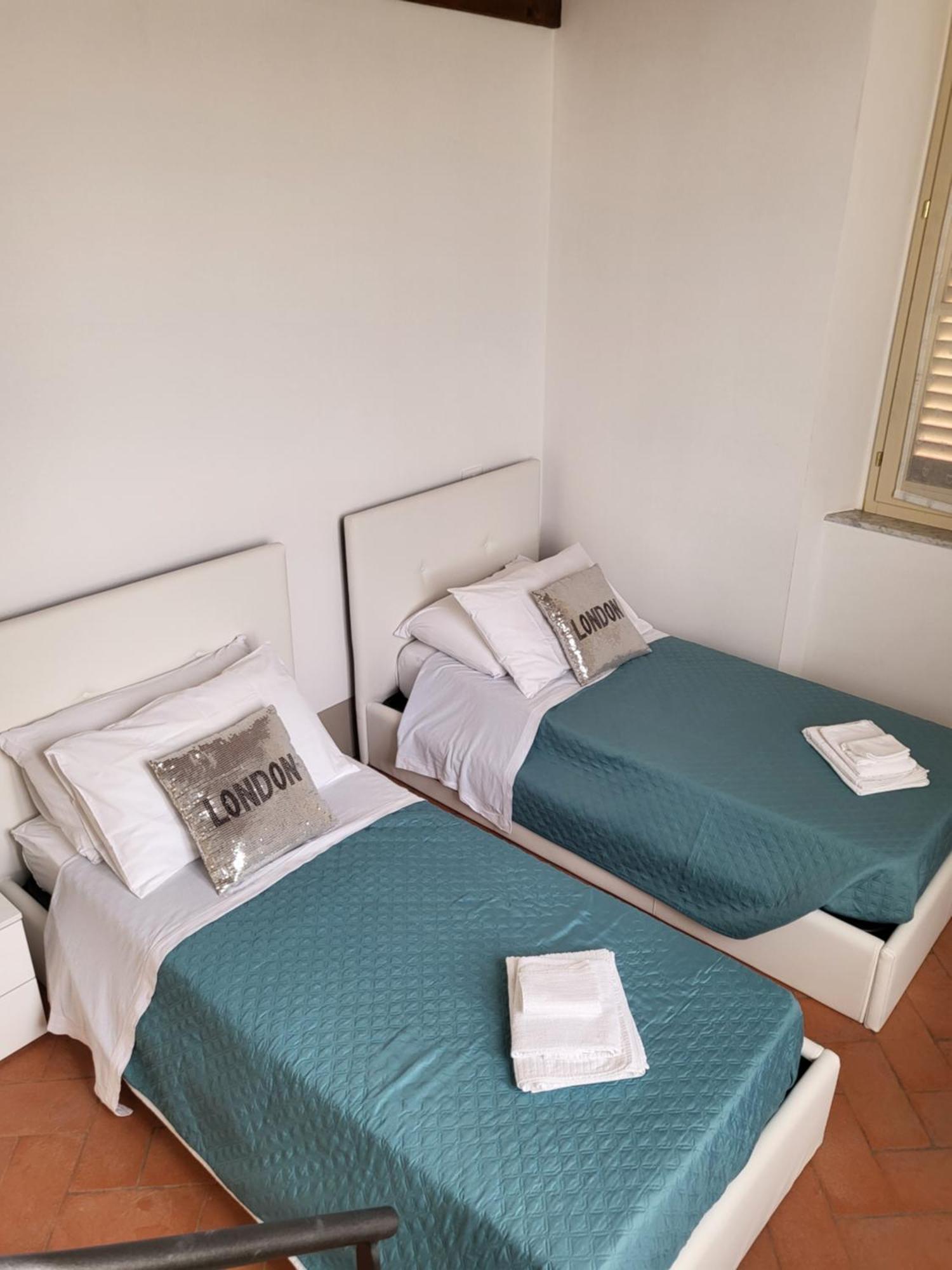 La Villa Apartments - Convenient For Sardinia And Corsica - 4 Beds - Private Parking Included With Camera Livorno Ngoại thất bức ảnh