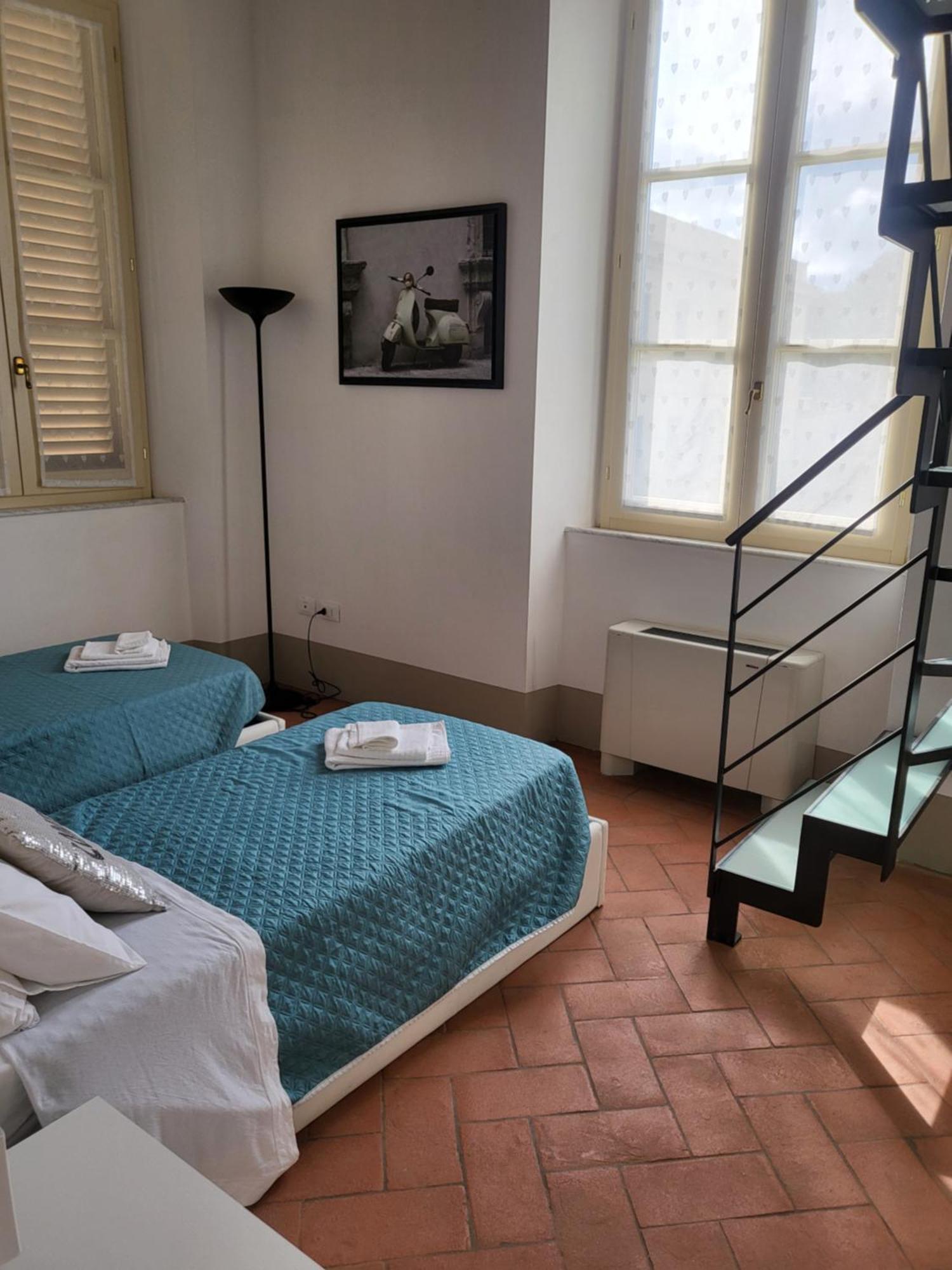 La Villa Apartments - Convenient For Sardinia And Corsica - 4 Beds - Private Parking Included With Camera Livorno Ngoại thất bức ảnh