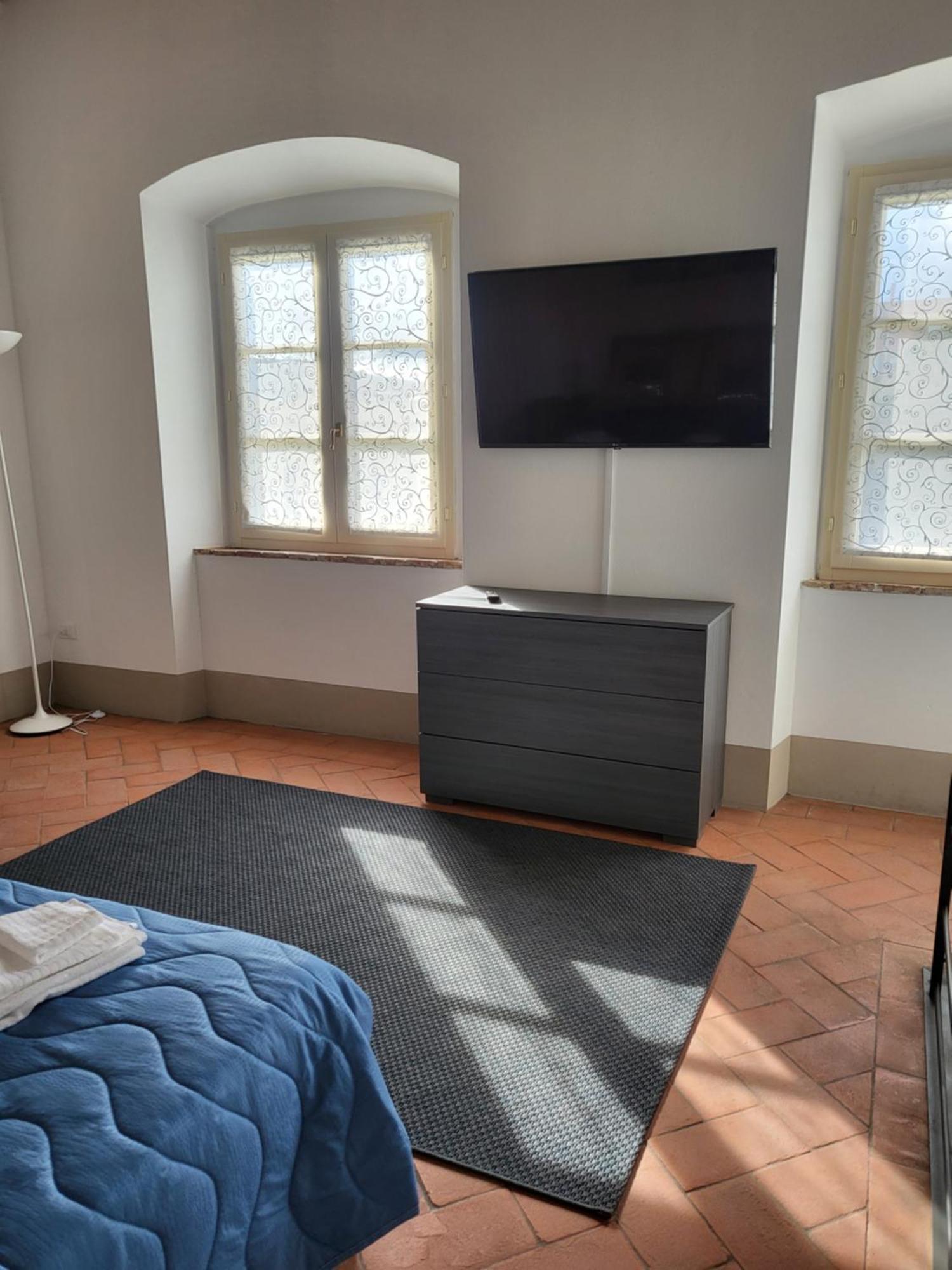 La Villa Apartments - Convenient For Sardinia And Corsica - 4 Beds - Private Parking Included With Camera Livorno Ngoại thất bức ảnh